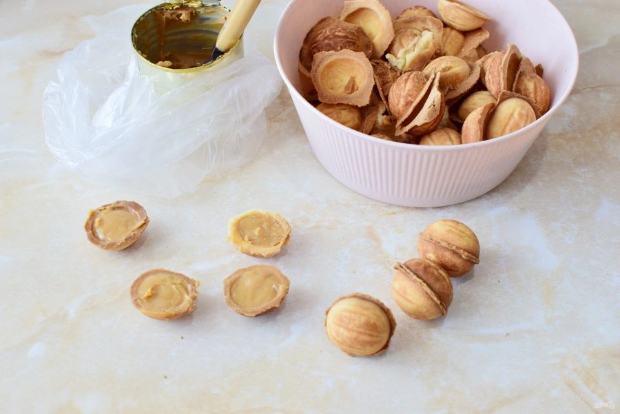 Шаг 9: Печенье орешки со сгущенкой