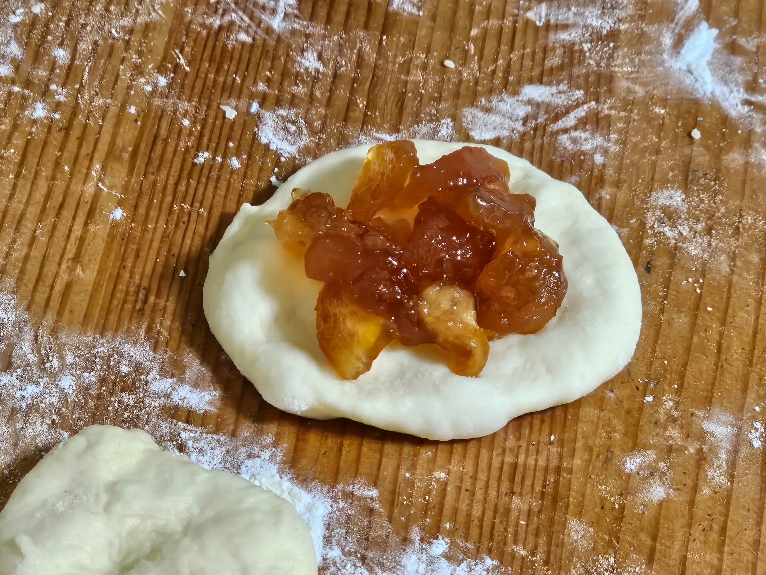 Шаг 9: Пирожки с домашним повидлом