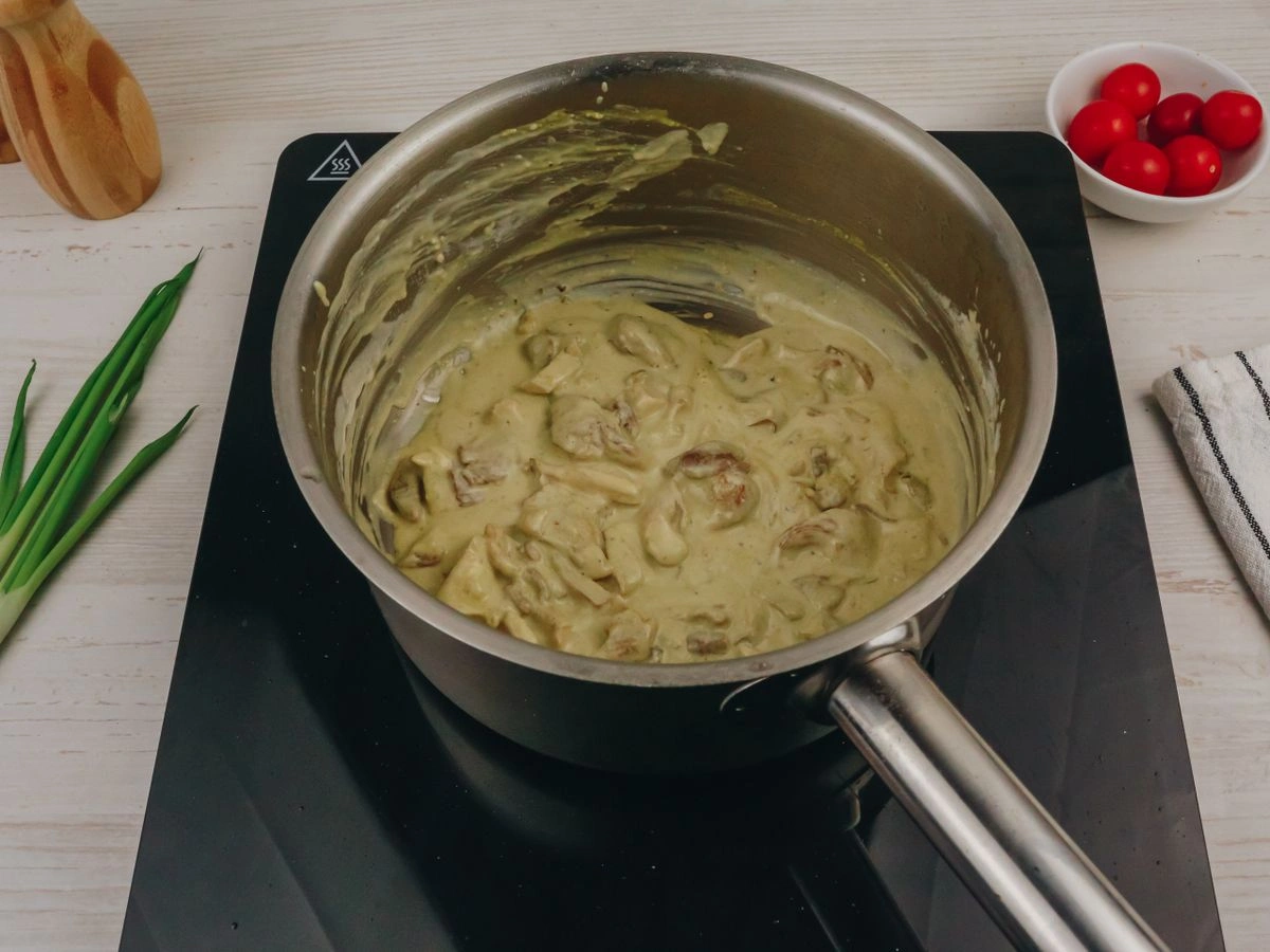 Шаг 9: Пюре с вешенками в сливочном соусе и песто