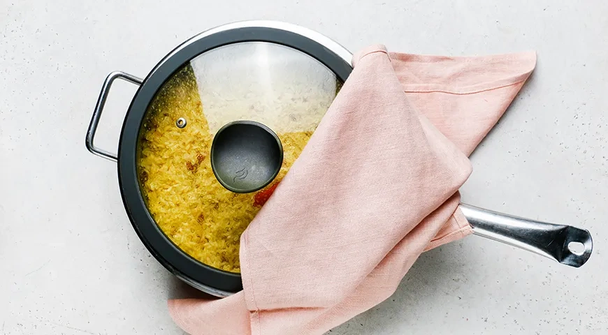 Рассыпчатый плов с курицей на сковороде: шаг 9