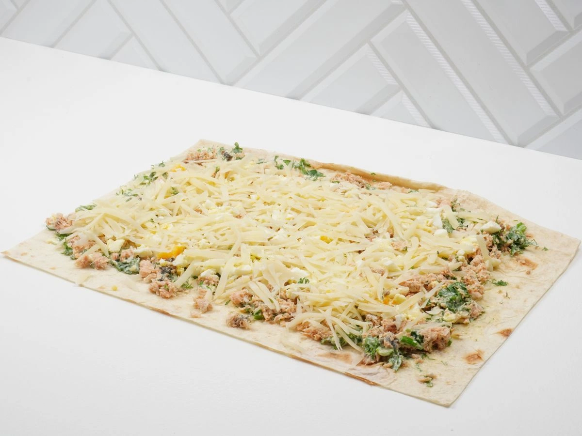 Шаг 9: Рулет с консервированной сайрой