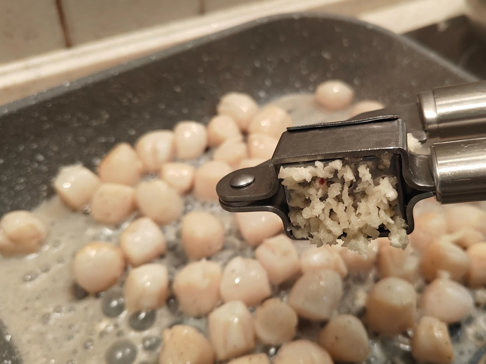 Шаг 9: Салат с гребешками и запеченными овощами