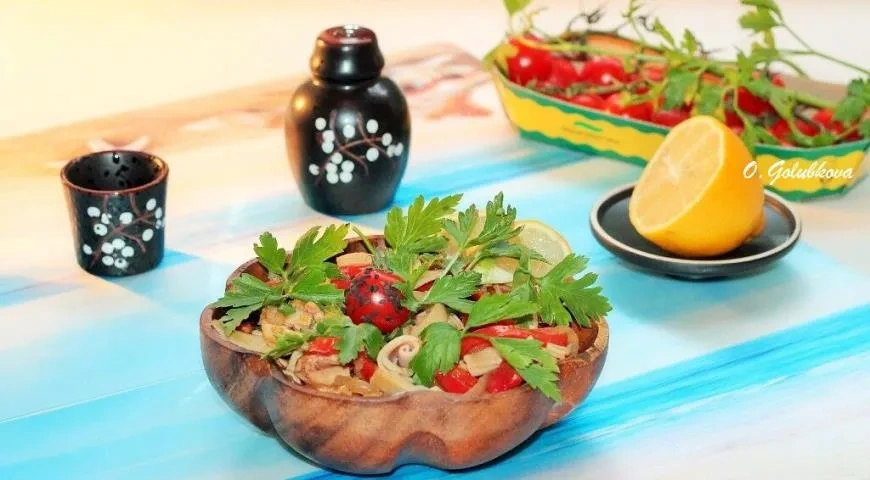 Салат с кальмарами и сладким перцем: шаг 9