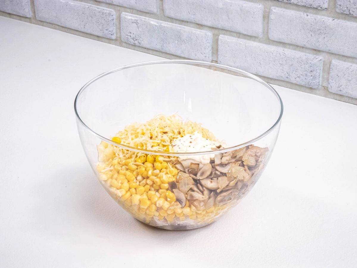 Шаг 9: Салат с курицей и ананасами