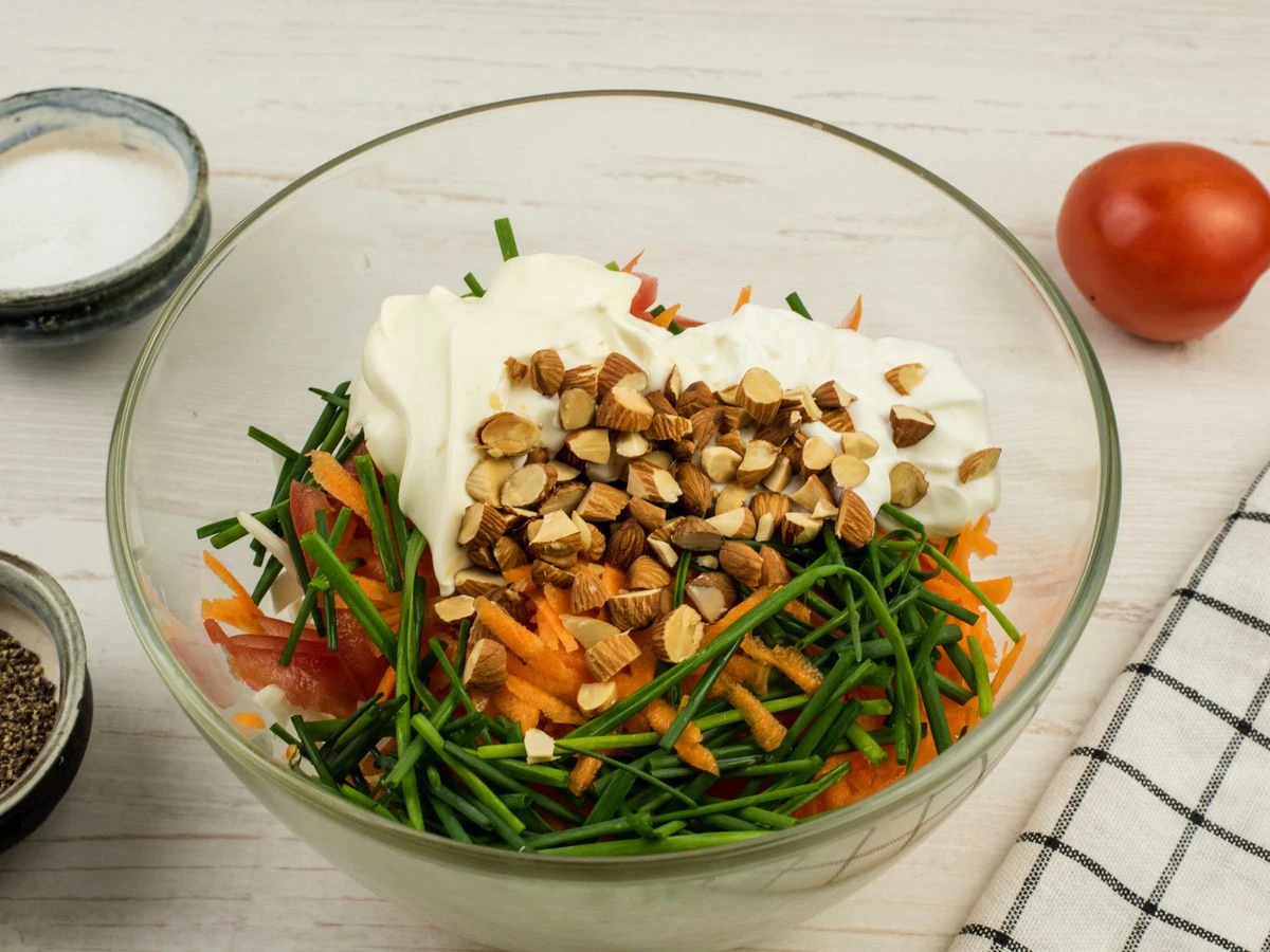 Шаг 9: Салат с сельдереем и капустой