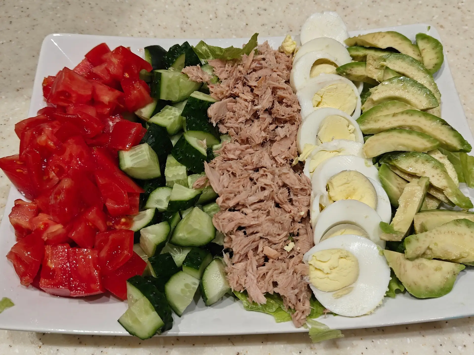 Шаг 9: Салат с тунцом и авокадо