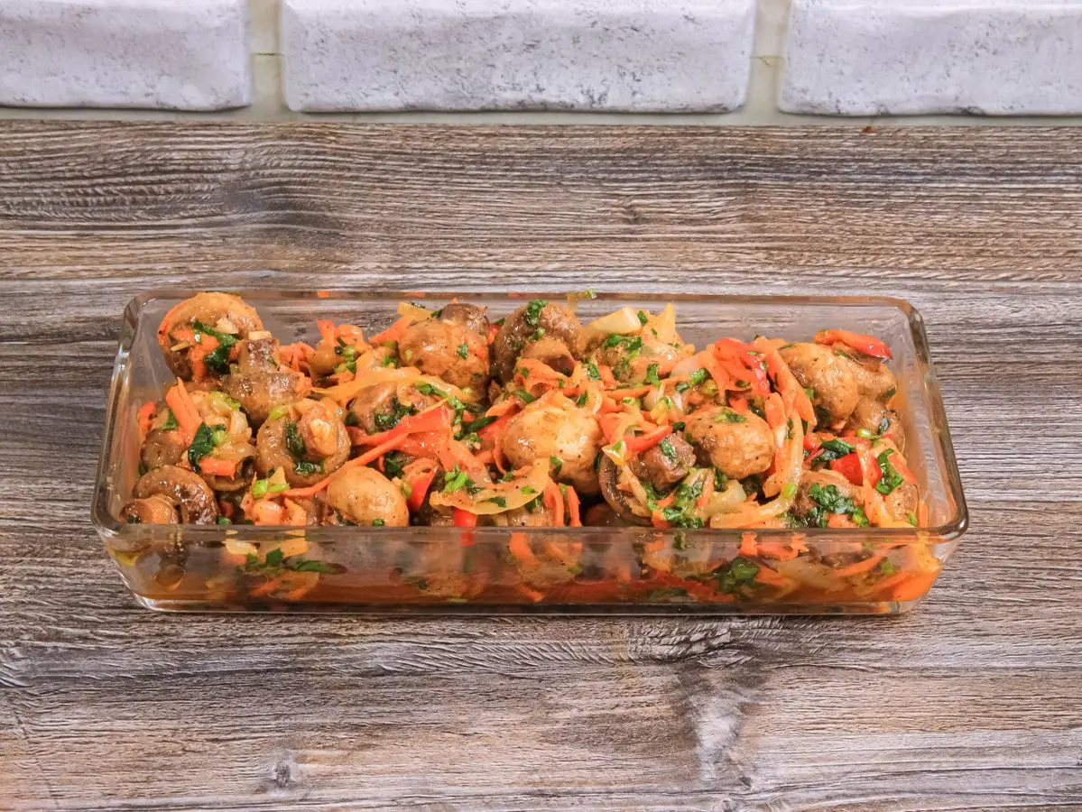 Шаг 9: Шампиньоны по-корейски с морковью