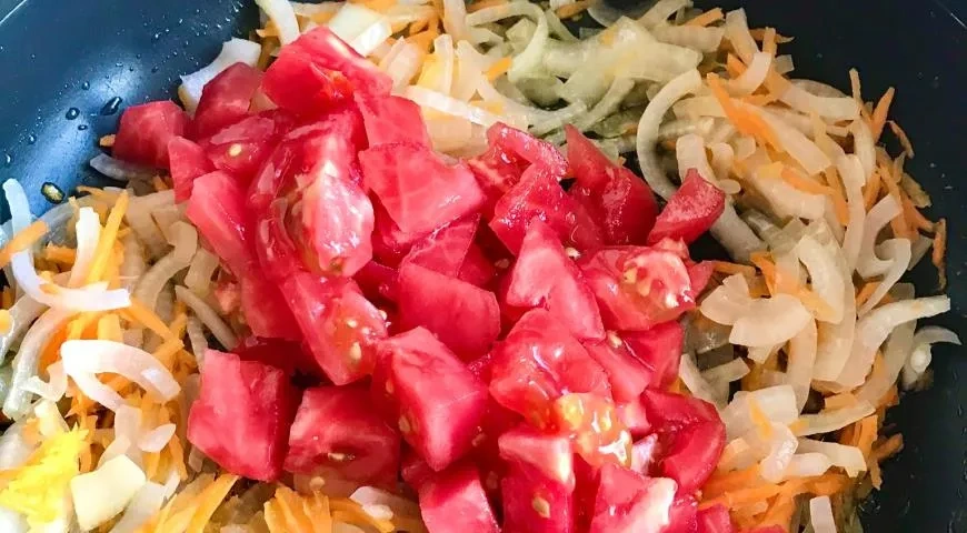 Щи из свежей капусты с курицей и помидорами: шаг 9