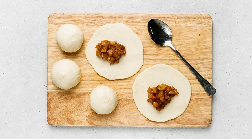 Сладкие булочки с яблоками и корицей: шаг 9