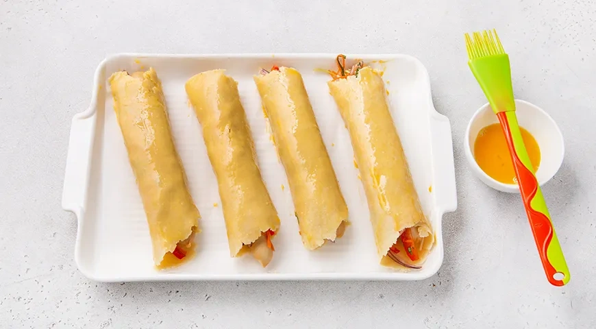 Сосиски в тесте, с овощами и сыром: шаг 9