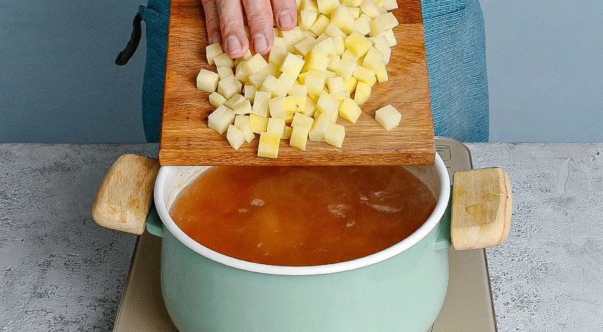 Суп гороховый с копченостями классический: шаг 9