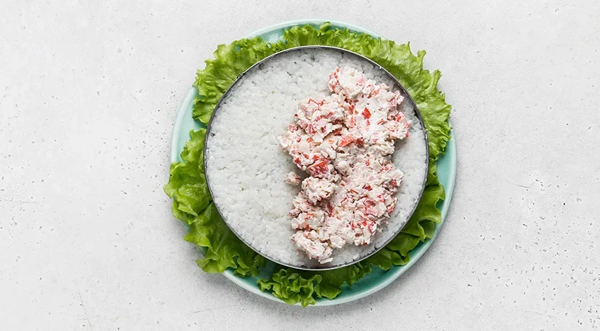 Суши-торт с крабовыми палочками: шаг 9