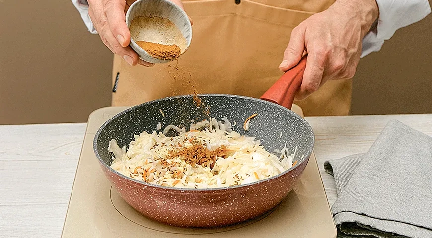 Свиная рулька в темном пиве с квашеной капустой: шаг 9