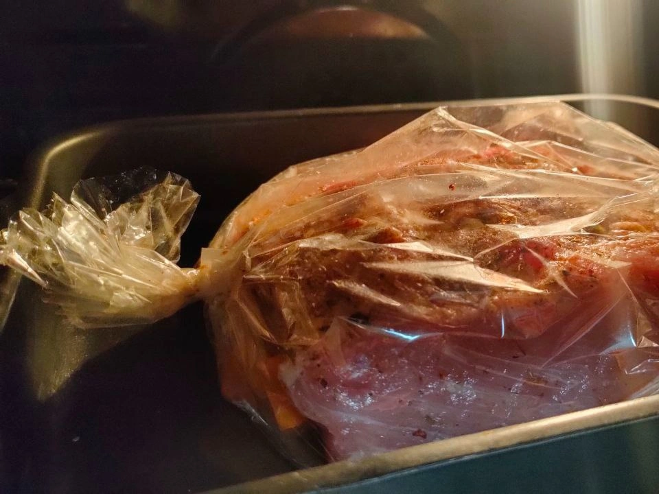 Шаг 9: Свинина в духовке с грибной подливкой