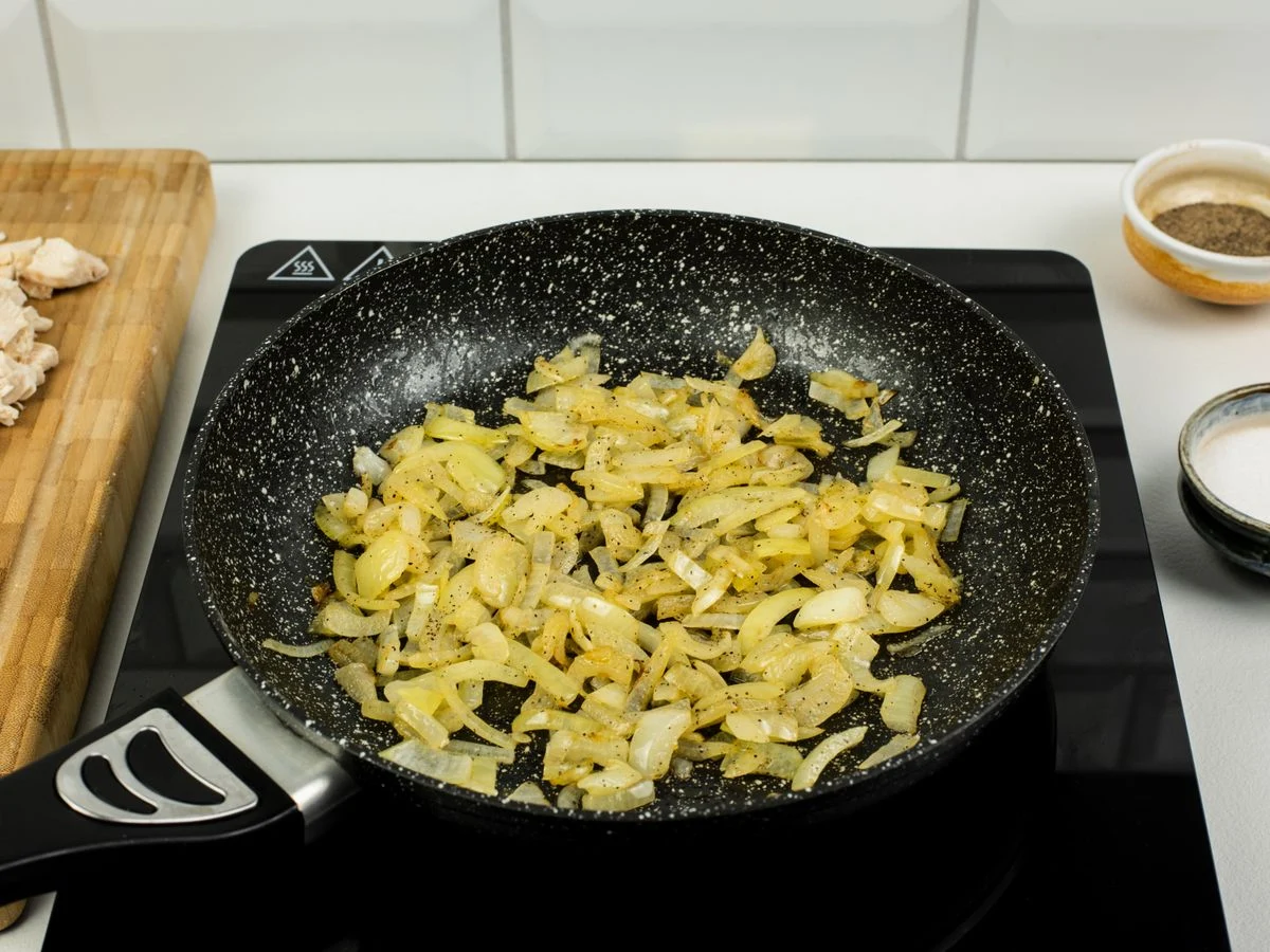 Шаг 9: Сырный суп по-французски с курицей