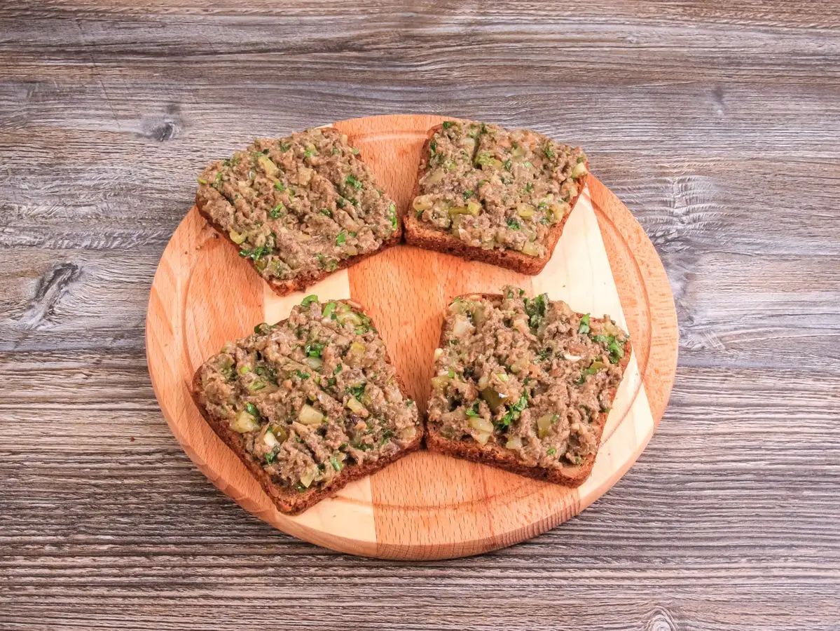 Шаг 9: Тосты с шампиньонами