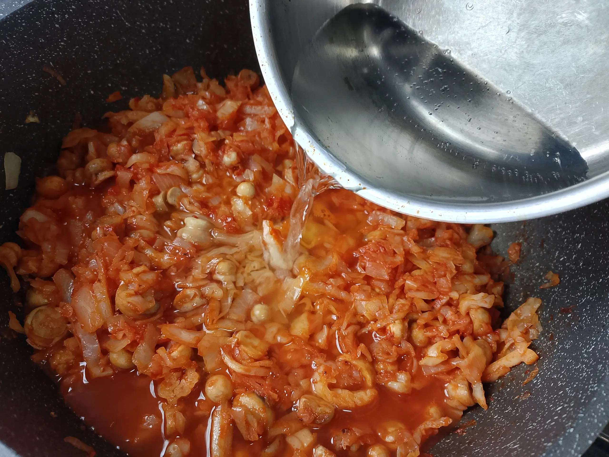 Шаг 9: Тушеная капуста с грибами