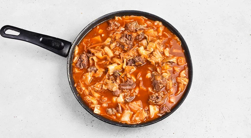 Тушеная капуста с рисом и тушенкой: шаг 9