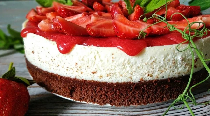 Творожно-бисквитный пирог с клубникой: шаг 9