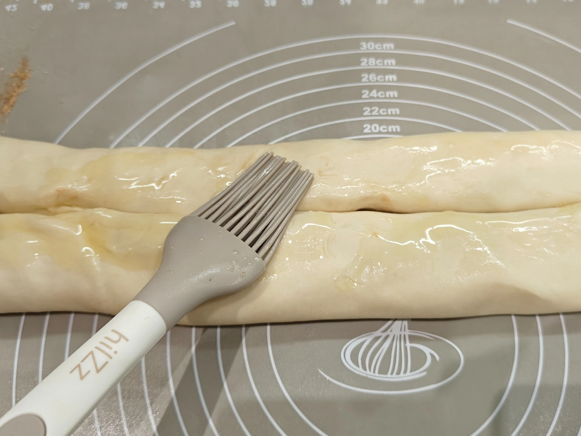 Шаг 9: Ушки с сахаром и корицей из слоеного теста