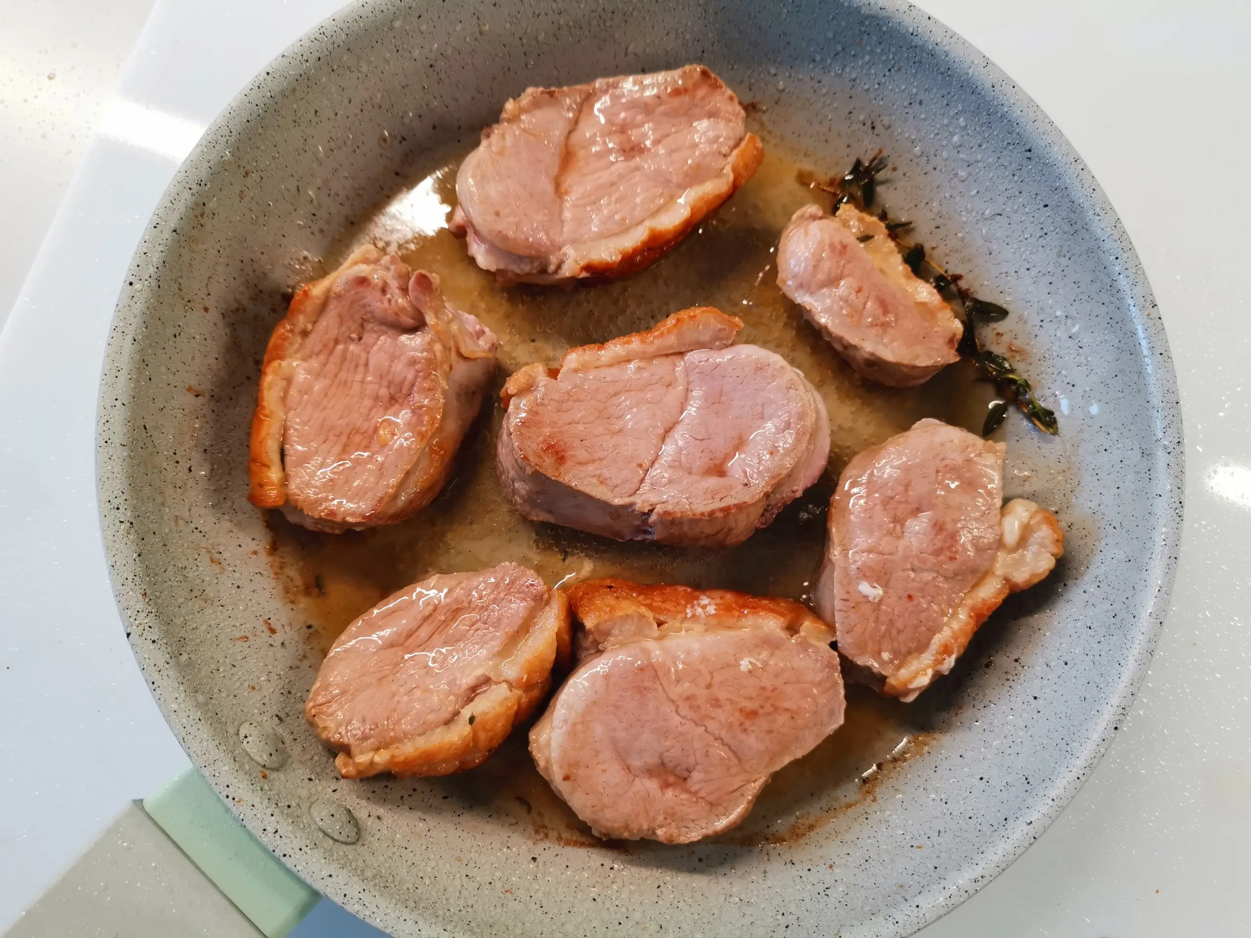 Шаг 9: Утиная грудка на сковороде