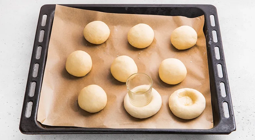 Ватрушки с повидлом: шаг 9