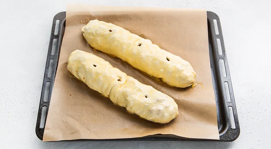 Яблочный штрудель из слоеного теста: шаг 9