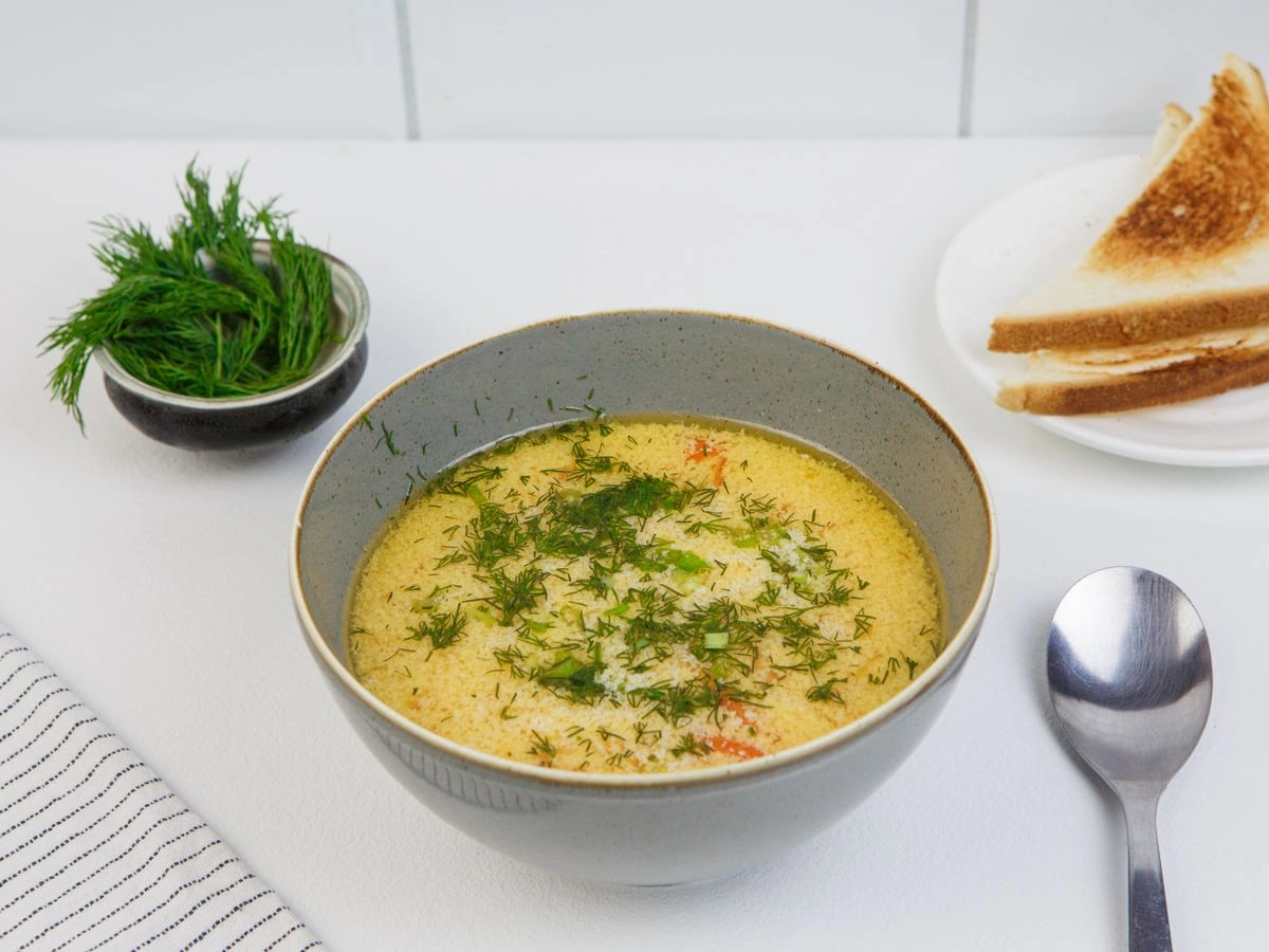 Шаг 9: Яичный суп с зеленью и томатами