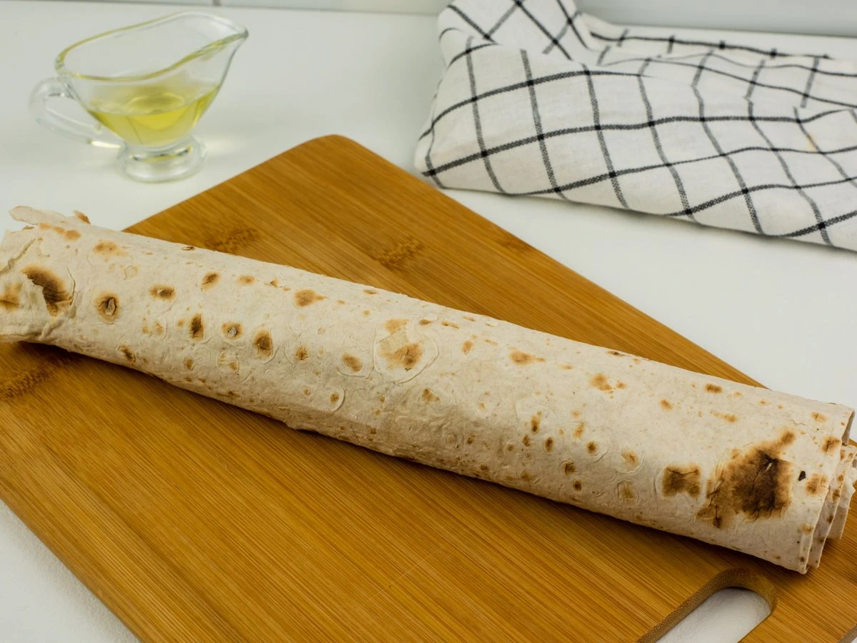 Шаг 9: Закуска из лаваша с курицей и плавленым сыром