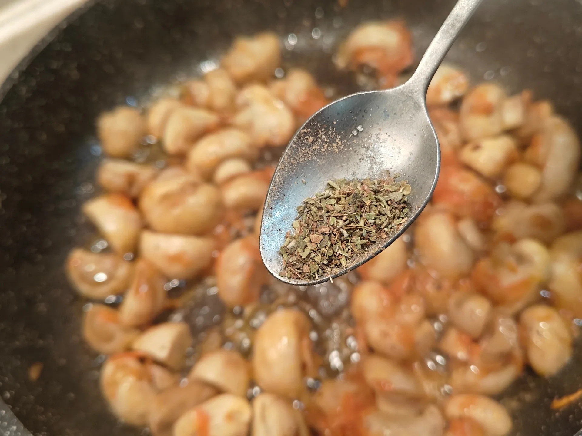 Шаг 9: Закусочные шампиньоны на сковороде