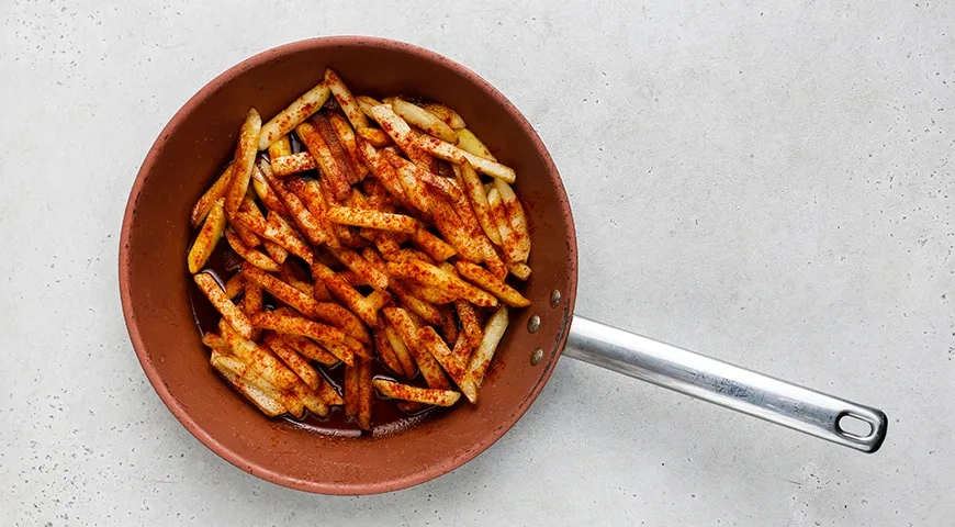 Жареная картошка на сливочном масле, с паприкой: шаг 9