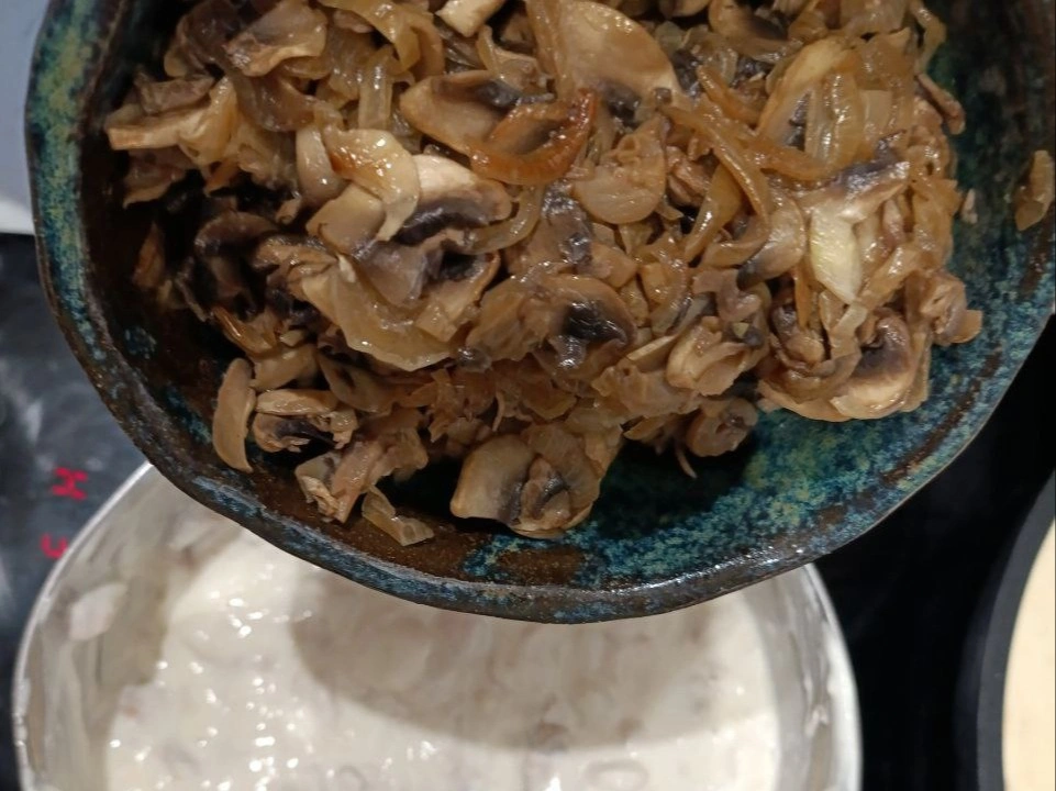 Шаг 9: Жюльен с куриным филе и грибами